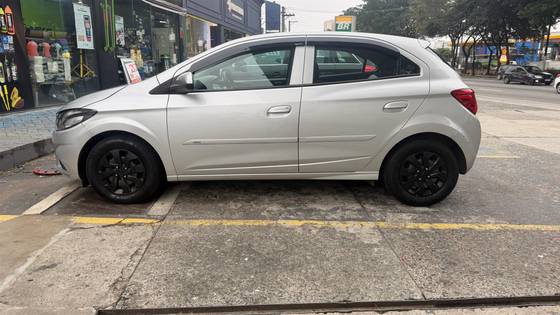 CHEVROLET ONIX 1.0 MPFI LT 8V FLEX 4P MANUAL CHEVROLET ONIX 1.0 MPFI LT 8V FLEX 4P MANUAL